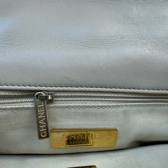 Lambskin Quilted Medium Chanel 19 Bag in Beige - Picture 11 of 14